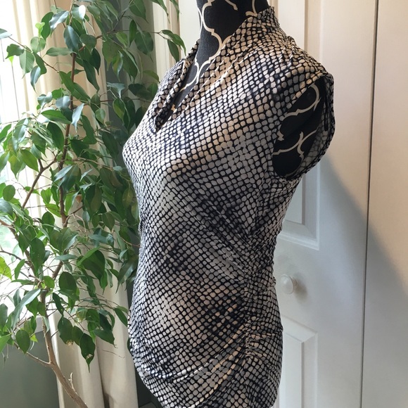 Vince Cumuto sleeveless top - Picture 3 of 7